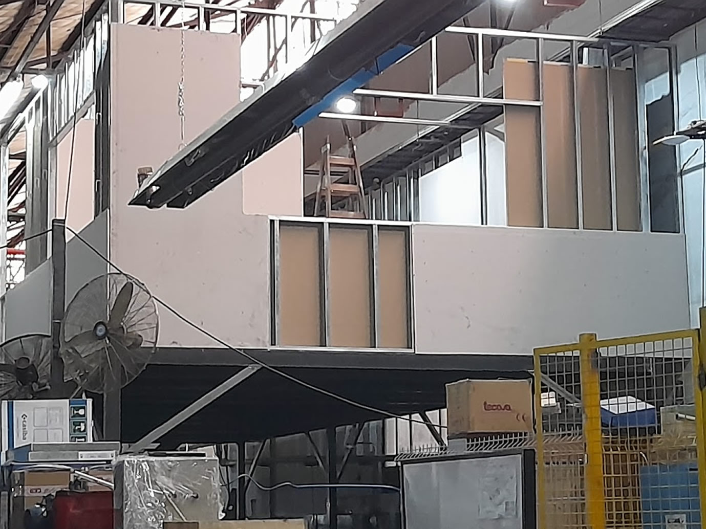 Herreria y durlok para oficina y pañol