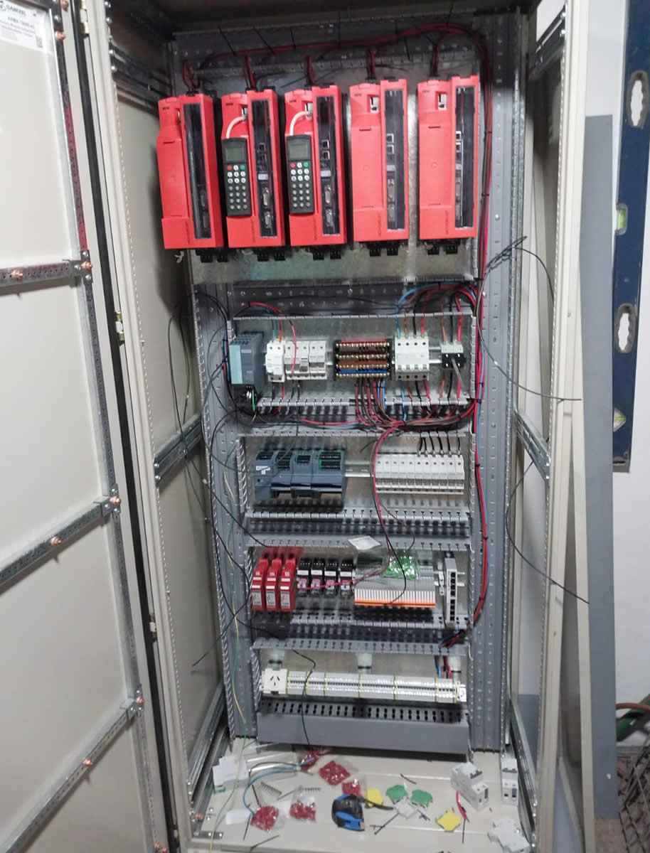Construcción y cableado de tableros